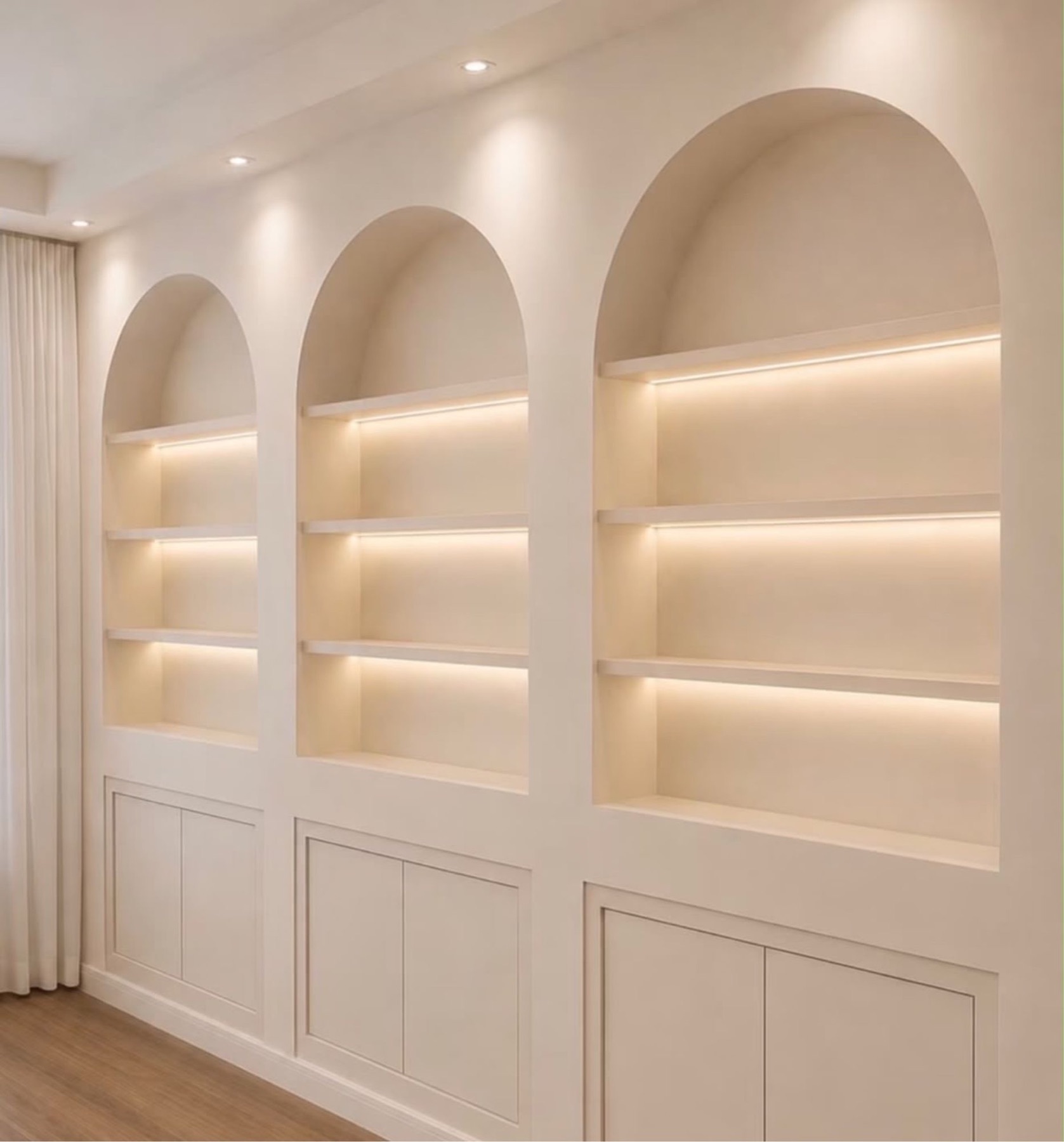 Três nichos em arco com prateleiras e luz LED