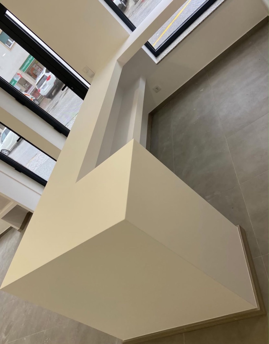 Balcão de atendimento em pladur numa loja